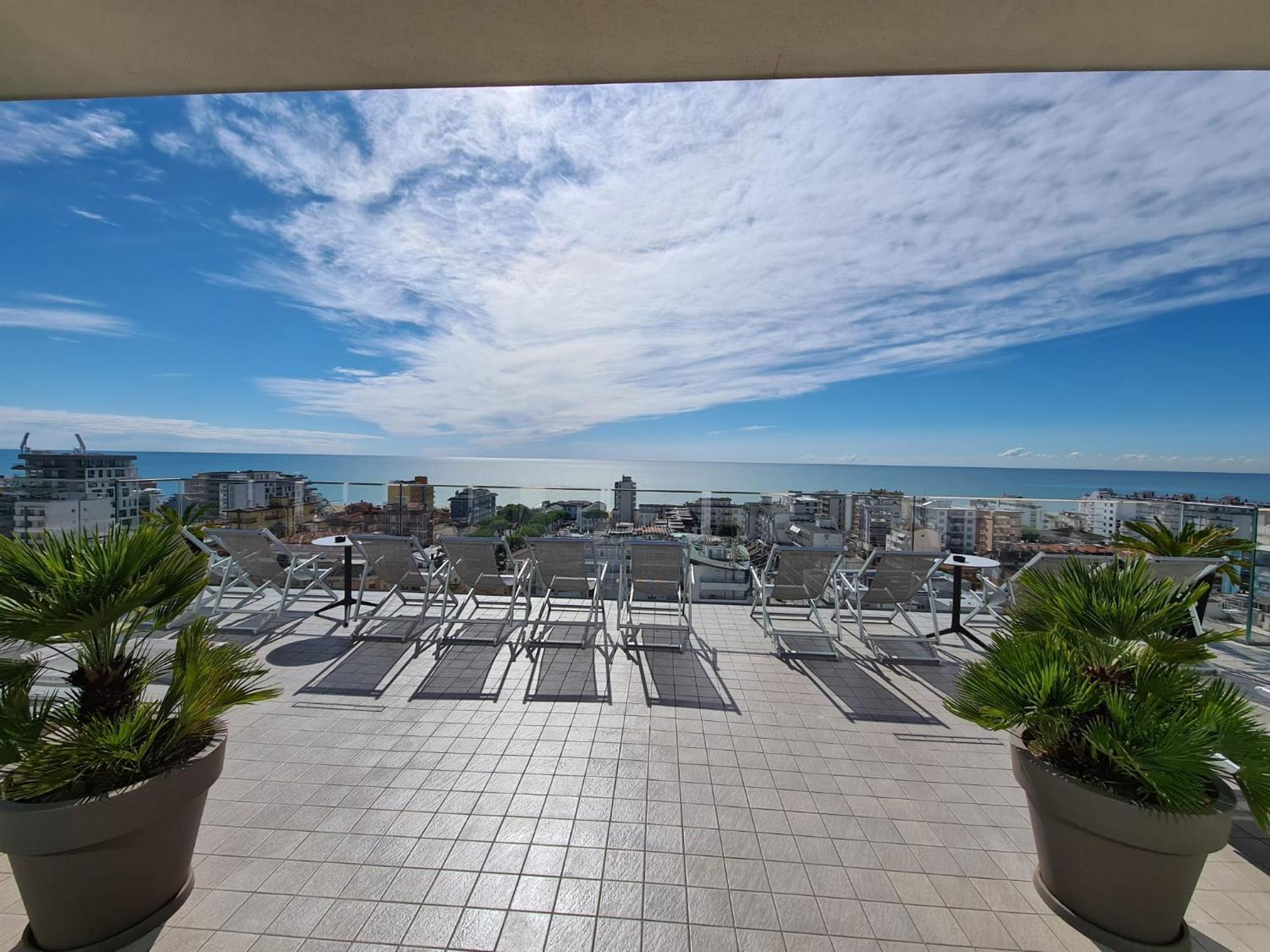 Hesperia Hotel & Residence Lido di Jesolo Exterior photo